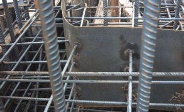 非等厚結(jié)構(gòu)的止水鋼板