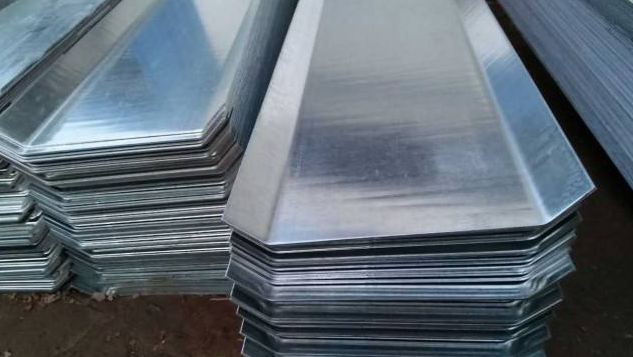 關于止水鋼板超前后澆施工工藝