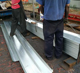 止水鋼板新舊混凝土內各埋置一半